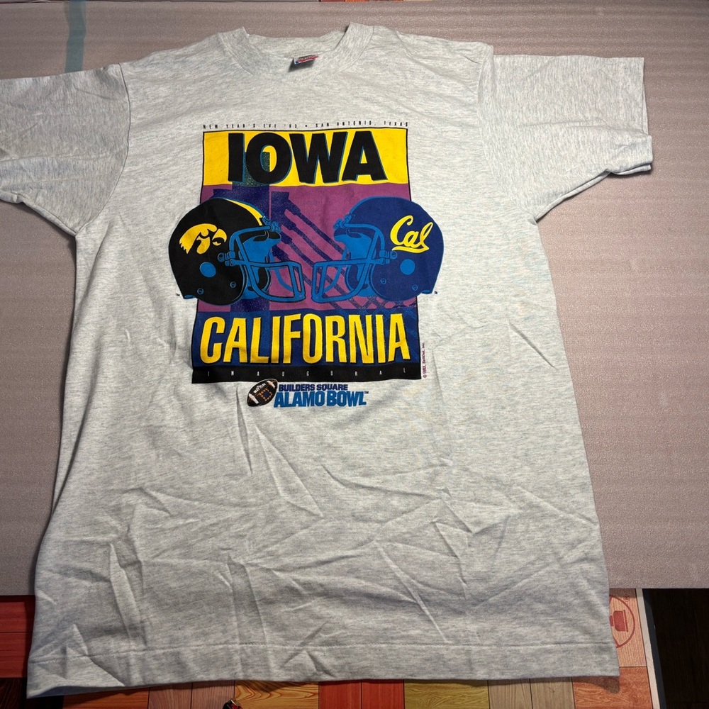 Fruit of the Loom Gray Iowa California Inaugural Alamo Bowl T-Shirt Sz M vintage